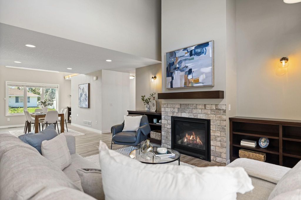 319 Bellwood Avenue, Maplewood, MN 55117 — photo 4