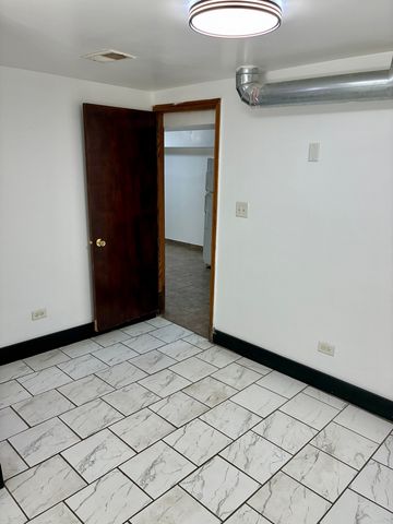 1111 N LeClaire Avenue B, Chicago, IL 60651