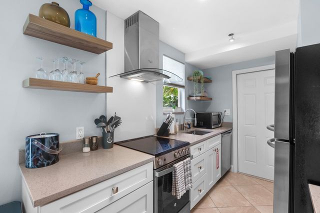 1110 NW 7th Avenue, Fort Lauderdale, FL 33311