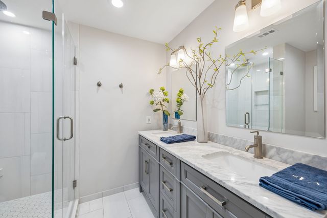 10428 Vinemont, Dallas, TX 75218