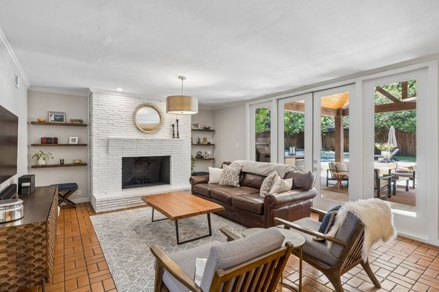 10428 Vinemont, Dallas, TX 75218