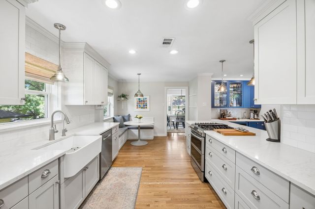 10428 Vinemont, Dallas, TX 75218