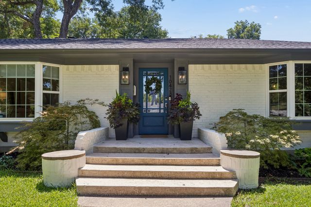 10428 Vinemont, Dallas, TX 75218