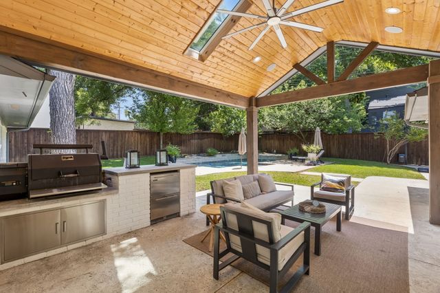 10428 Vinemont, Dallas, TX 75218