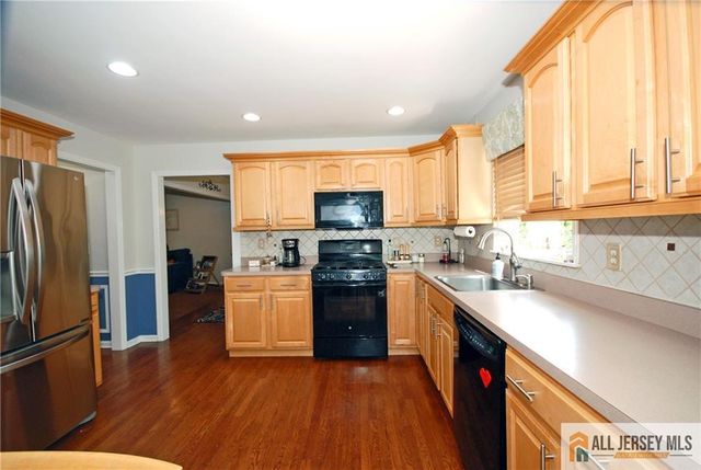 23 10th Street, Monroe, NJ 08831