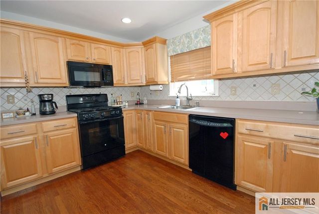 23 10th Street, Monroe, NJ 08831