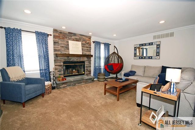 23 10th Street, Monroe, NJ 08831