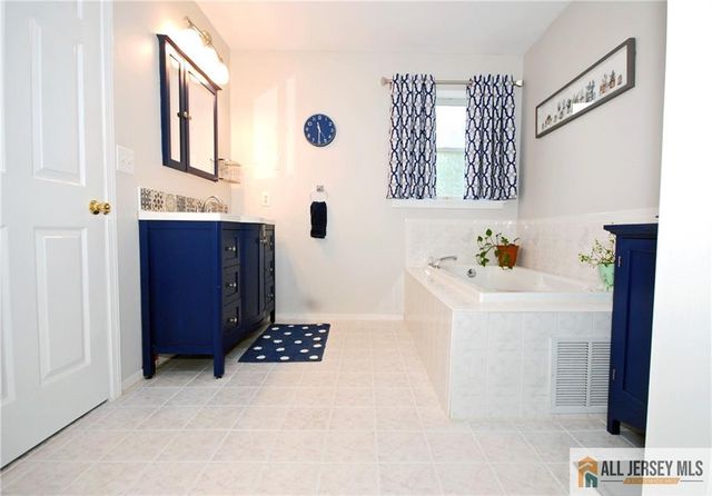 23 10th Street, Monroe, NJ 08831