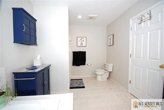 23 10th Street, Monroe, NJ 08831