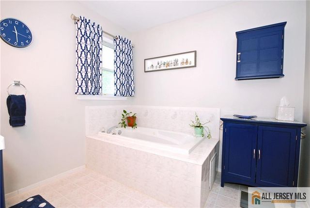 23 10th Street, Monroe, NJ 08831