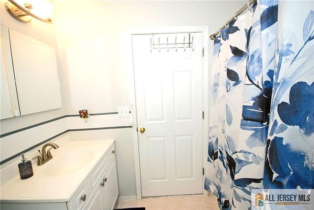 23 10th Street, Monroe, NJ 08831