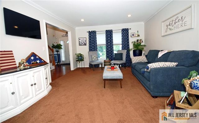 23 10th Street, Monroe, NJ 08831