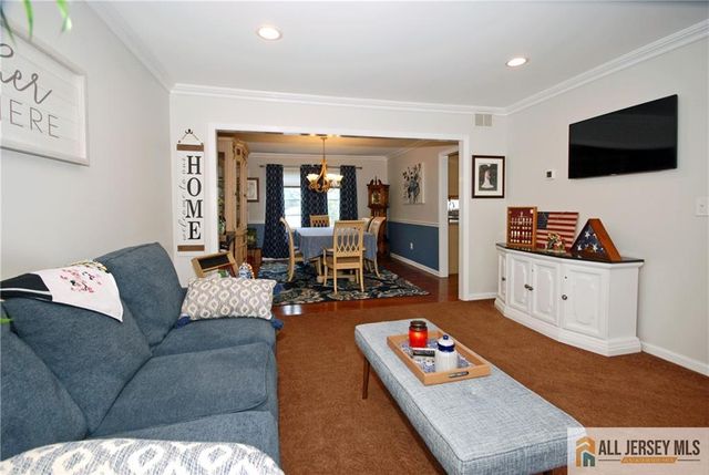 23 10th Street, Monroe, NJ 08831