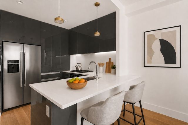 4415 Purves St Apt 11B, New York City, NY 11101