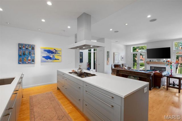 7526 Washington Avenue, University City, MO 63130