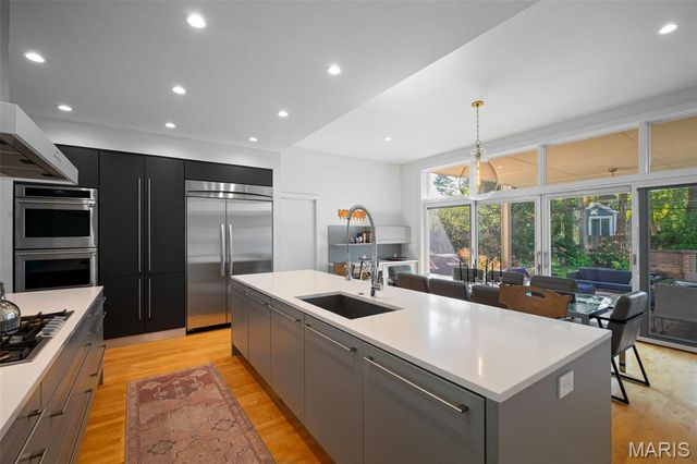 7526 Washington Avenue, University City, MO 63130