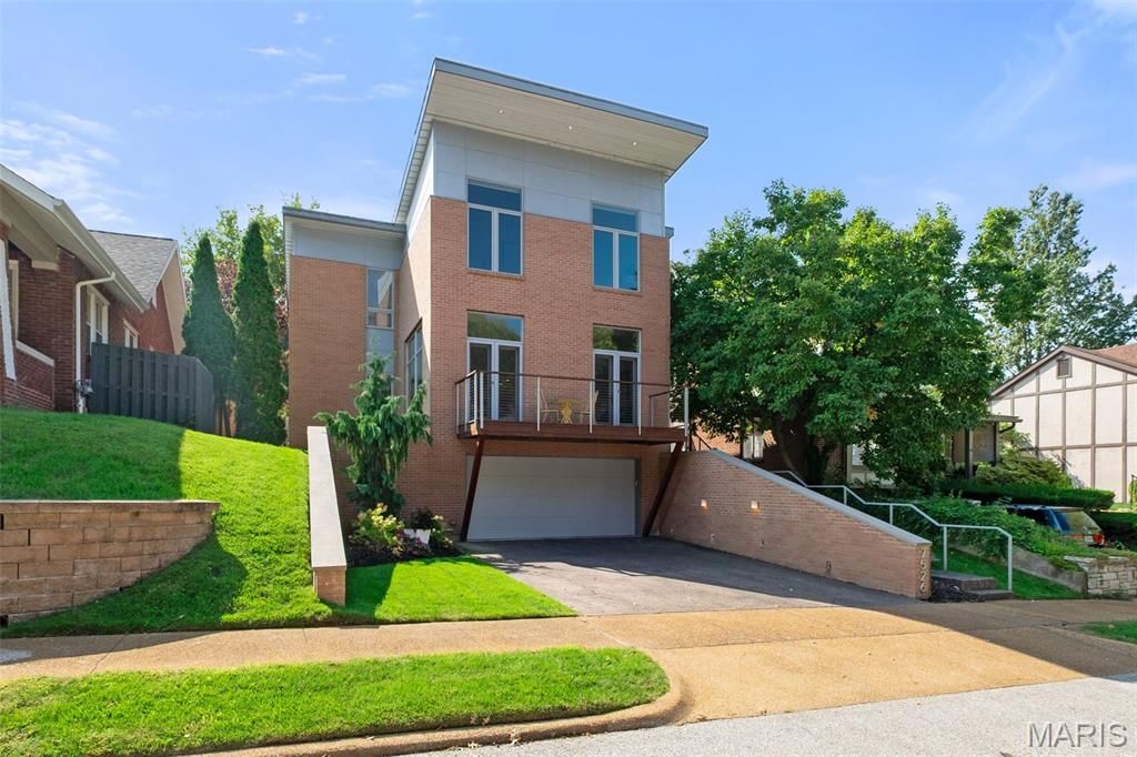 7526 Washington Avenue, University City, MO 63130