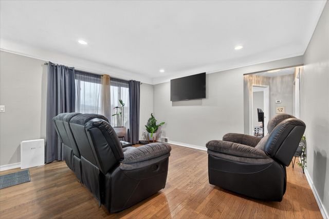 21519 Willow Wisp Street, Saint Clair Shores, MI 48082