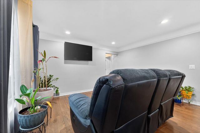 21519 Willow Wisp Street, Saint Clair Shores, MI 48082