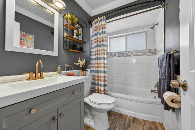 21519 Willow Wisp Street, Saint Clair Shores, MI 48082