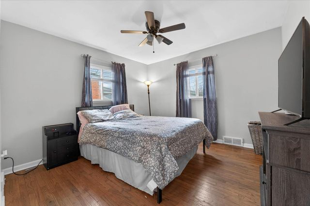 21519 Willow Wisp Street, Saint Clair Shores, MI 48082