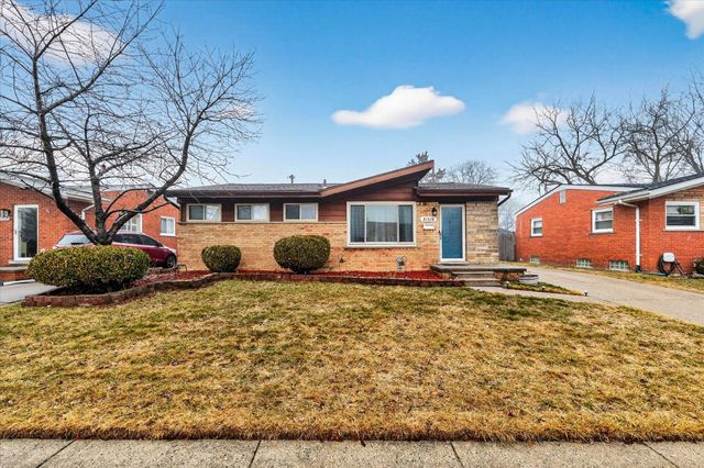 21519 Willow Wisp Street, Saint Clair Shores, MI 48082