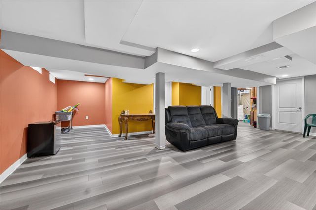 21519 Willow Wisp Street, Saint Clair Shores, MI 48082