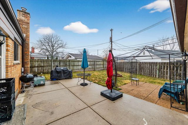 21519 Willow Wisp Street, Saint Clair Shores, MI 48082