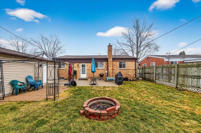 21519 Willow Wisp Street, Saint Clair Shores, MI 48082