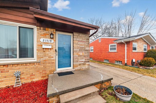 21519 Willow Wisp Street, Saint Clair Shores, MI 48082