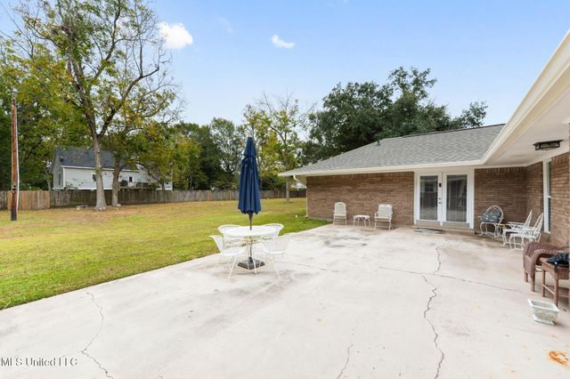 40 Greenbriar Drive, Gulfport, MS 39507