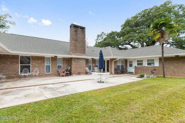 40 Greenbriar Drive, Gulfport, MS 39507