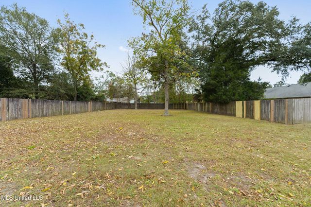 40 Greenbriar Drive, Gulfport, MS 39507