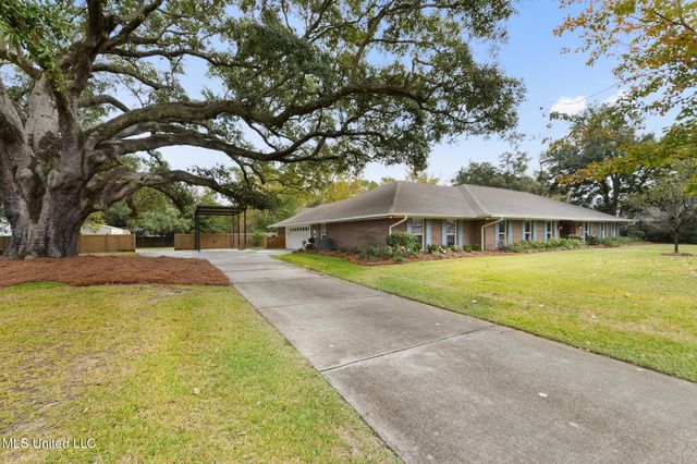 40 Greenbriar Drive, Gulfport, MS 39507