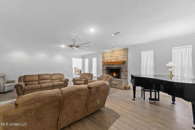 40 Greenbriar Drive, Gulfport, MS 39507