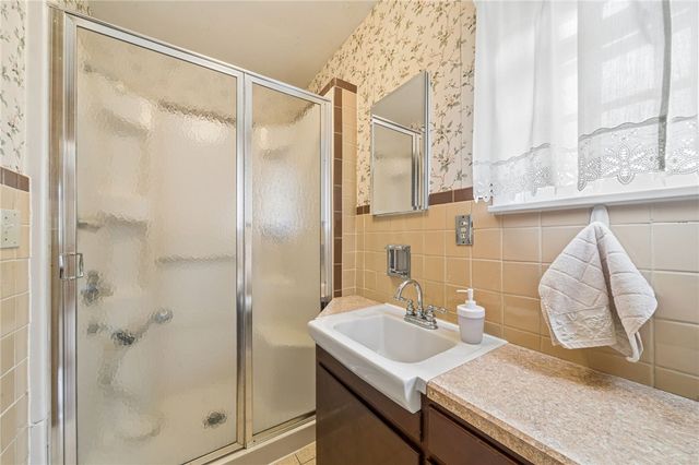 18 E Tacoma Avenue, Latrobe, PA 15650