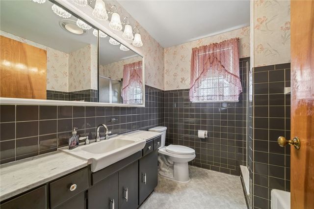 18 E Tacoma Avenue, Latrobe, PA 15650