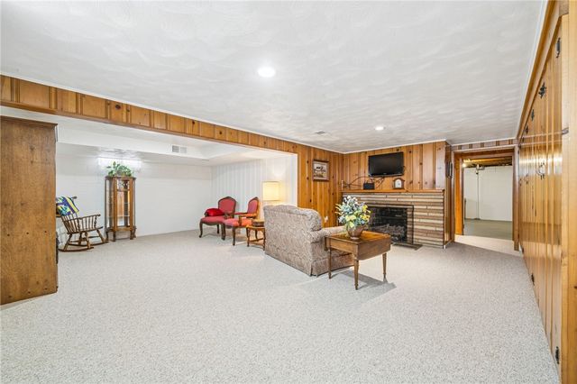 18 E Tacoma Avenue, Latrobe, PA 15650