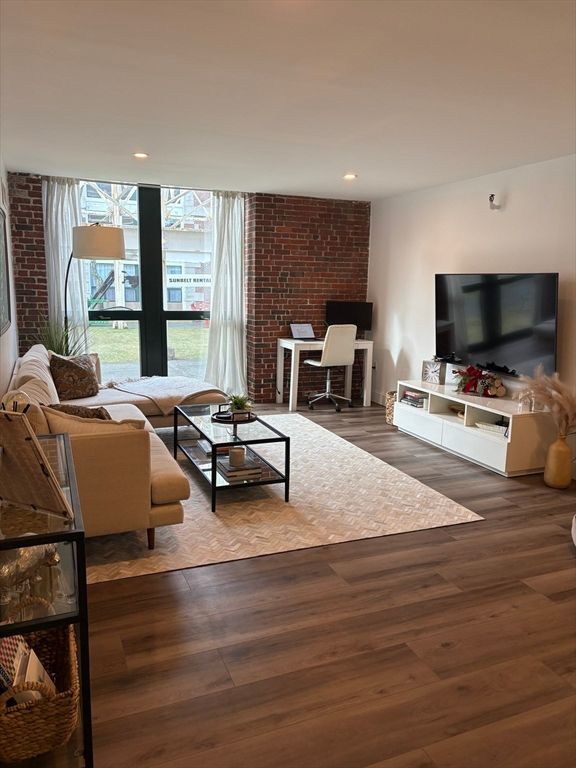 42 8th Street 5111, Boston, MA 02129