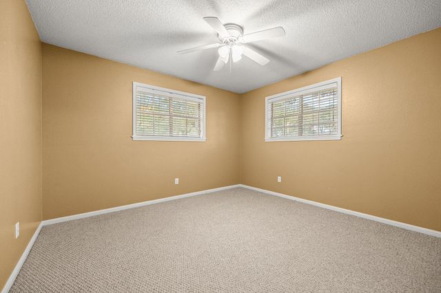 105 Memorial Lane, Columbus, TX 78934