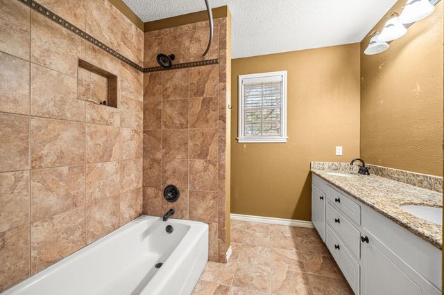 105 Memorial Lane, Columbus, TX 78934