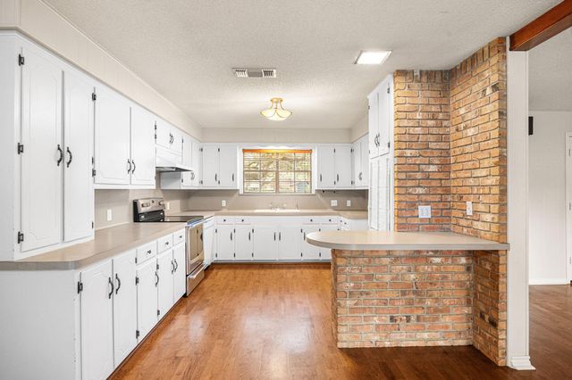 105 Memorial Lane, Columbus, TX 78934