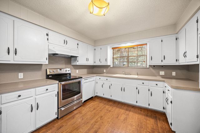 105 Memorial Lane, Columbus, TX 78934