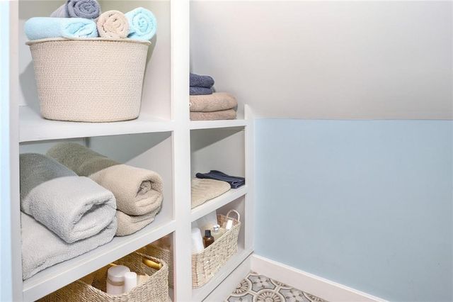 4966 Westwood Road, Kansas City, MO 64112