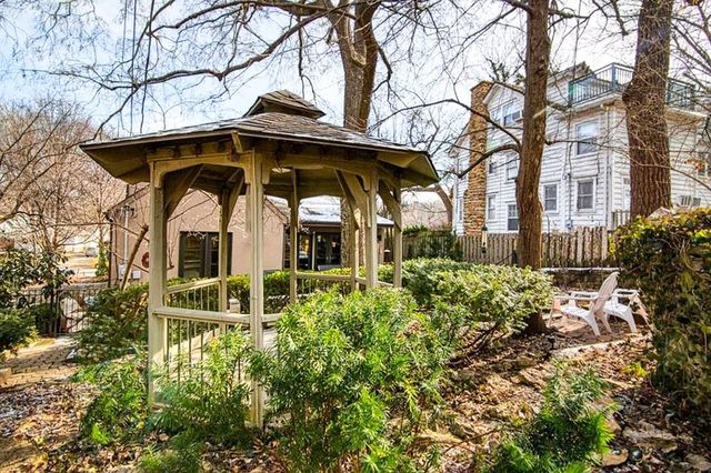 4966 Westwood Road, Kansas City, MO 64112