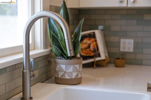 71 Norwood Ave, Kensington, CA 94707