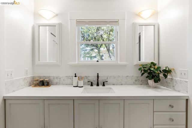 71 Norwood Ave, Kensington, CA 94707