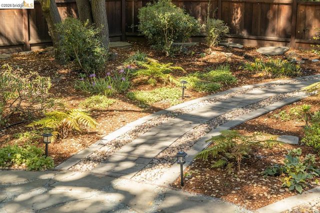 71 Norwood Ave, Kensington, CA 94707