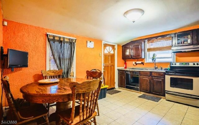 91 Clinton St, Rahway City, NJ 07065