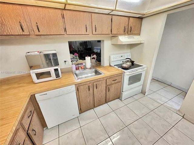 2800 NW 56th Ave B207, Lauderhill, FL 33313